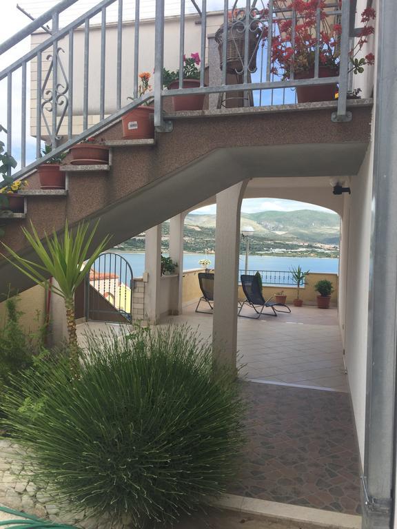 Apartment Karmen Trogir Exterior foto